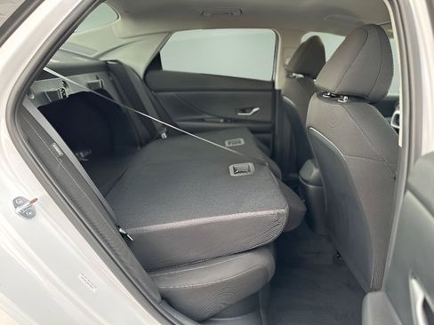 Used 2025 Hyundai Elantra Blue image 24