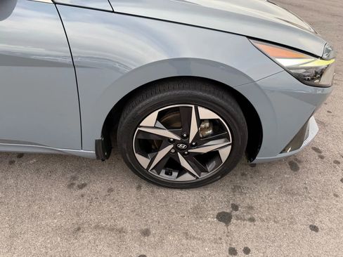 Used 2022 Hyundai Elantra Limited w/ Preferred Accessory Package image 20