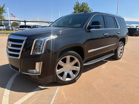 Used 2018 Cadillac Escalade Luxury AWD/4WD image 1