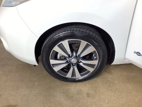Used 2015 Nissan Leaf SV FWD image 27
