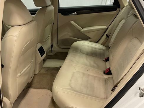 Used 2015 Volkswagen Passat TDI SEL Premium image 36