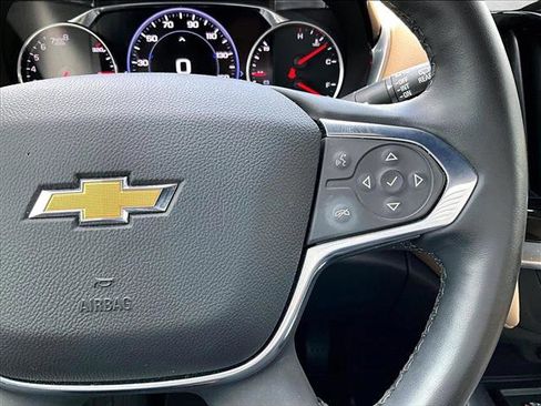 Used 2023 Chevrolet Traverse Premier FWD image 21