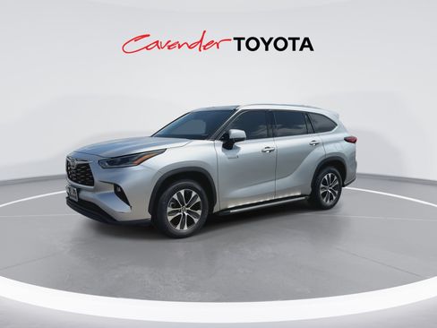 Used 2021 Toyota Highlander XLE FWD image 4