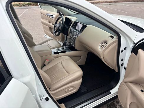 Used 2018 Nissan Pathfinder SL image 29