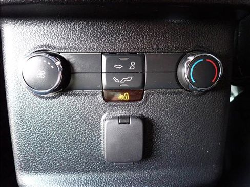 Used 2019 Ford Explorer XLT w/ Equipment Group 202A AWD/4WD image 11