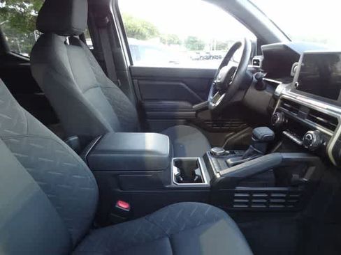 Used 2025 Toyota Tacoma SR5 AWD/4WD image 10