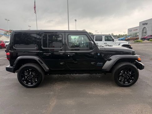 Used 2025 Jeep Wrangler Unlimited Sahara w/ Safety Group AWD/4WD image 2