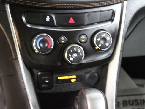 Used 2022 Chevrolet Trax LT w/ LT Convenience Package AWD/4WD image 20