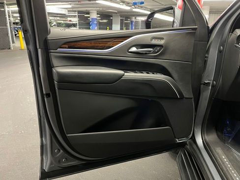 Used 2022 Cadillac Escalade Premium Luxury w/ LPO, Illumination Package image 17