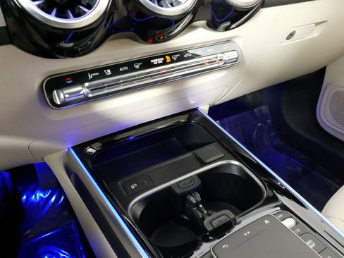 Used 2022 Mercedes-Benz GLB 250 4MATIC image 57