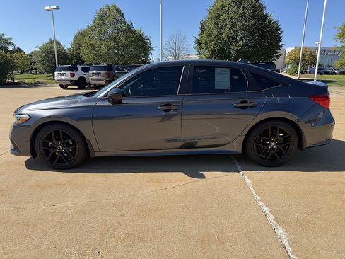Used 2023 Honda Civic Sport image 3