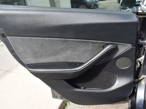 Used 2022 Tesla Model Y Long Range AWD/4WD image 32