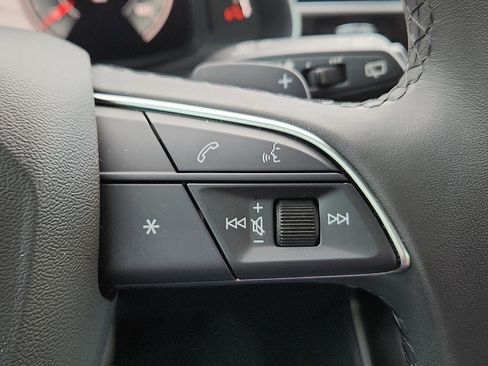 Used 2023 Audi Q8 Premium Plus image 16