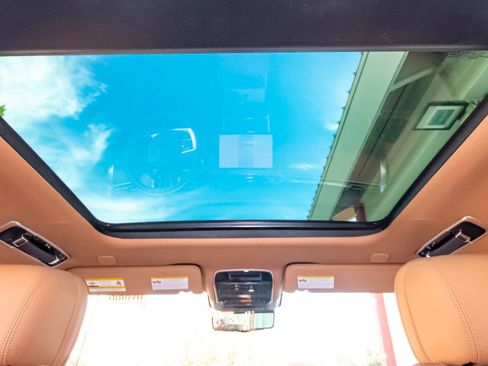 New 2025 Land Rover Range Rover SE image 49