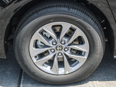 New 2026 Toyota Sienna LE FWD image 12