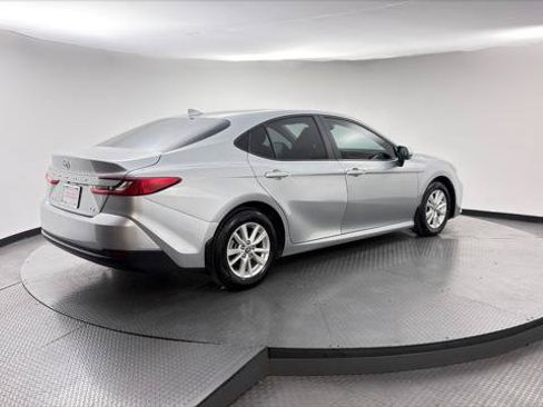 Used 2025 Toyota Camry LE FWD image 8