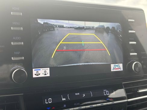 Used 2023 Toyota Sienna Limited image 25