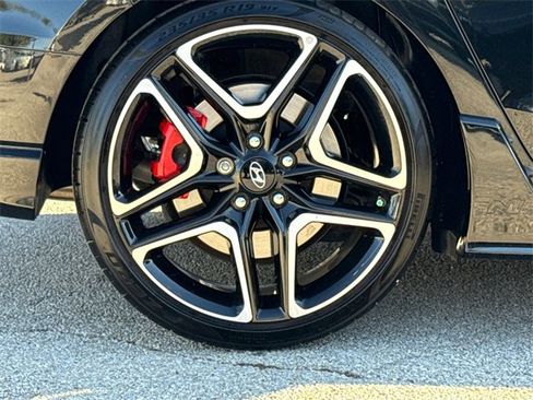 Used 2020 Hyundai Veloster N w/ Performance Package image 9