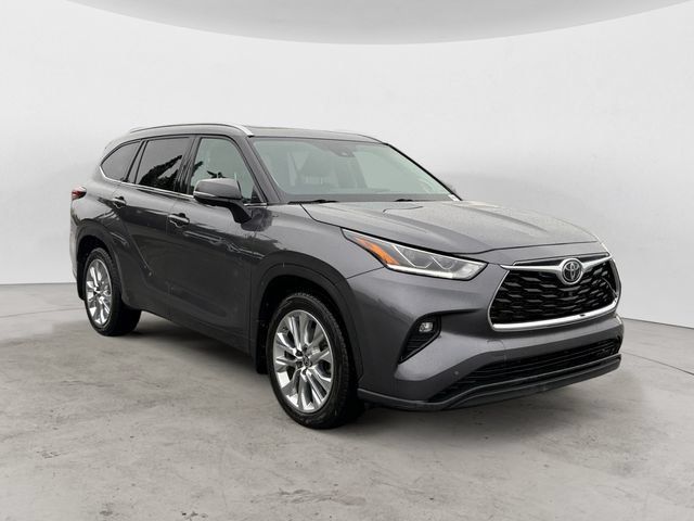 Used 2024 Toyota Highlander Limited AWD/4WD image 3