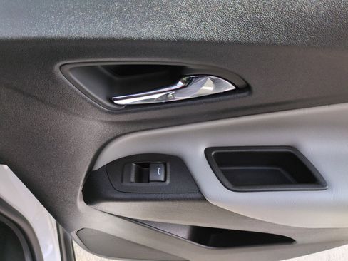 Used 2023 Chevrolet Equinox LS w/ Driver Confidence II Package image 38