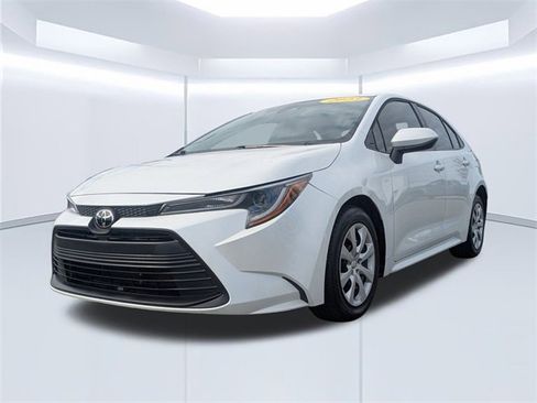 Used 2023 Toyota Corolla LE image 9