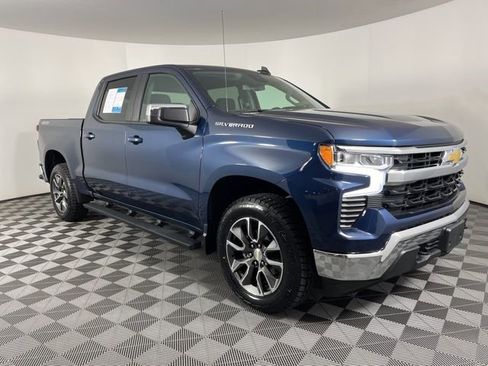 Used 2022 Chevrolet Silverado 1500 LT AWD/4WD image 2