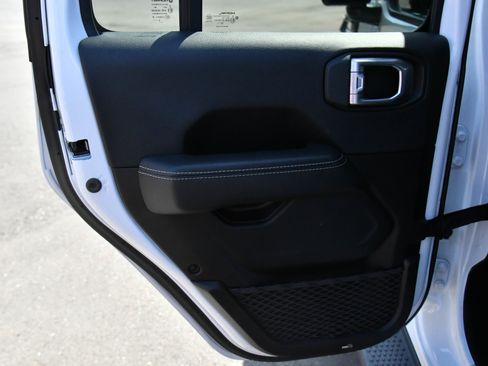 Used 2023 Jeep Wrangler Unlimited Sahara w/ Cold Weather Group AWD/4WD image 40