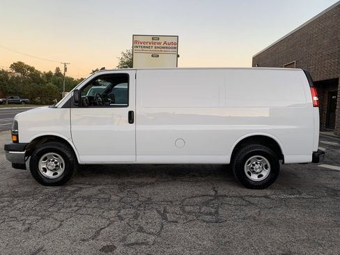 Used 2020 Chevrolet Express 2500 w/ Driver Convenience Package image 10