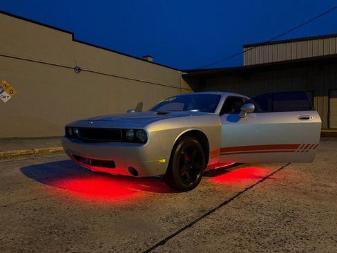 Used 2010 Dodge Challenger SE RWD image 16