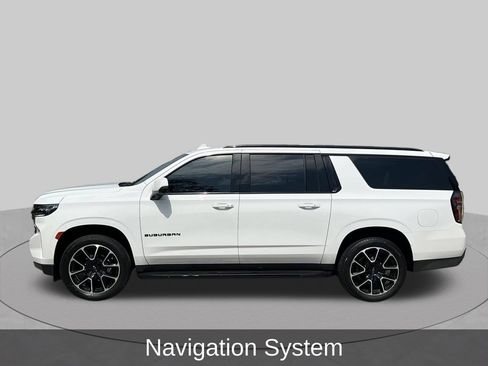 Used 2024 Chevrolet Suburban RST w/ Luxury Package RWD image 2