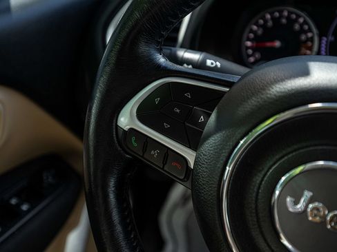 Used 2019 Jeep Renegade Latitude w/ Cold Weather Group AWD/4WD image 19