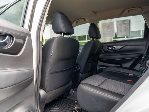 Used 2018 Nissan Rogue SV FWD image 16