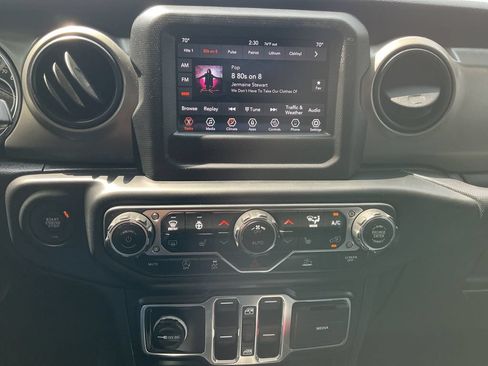 Certified 2021 Jeep Gladiator Sport AWD/4WD image 22