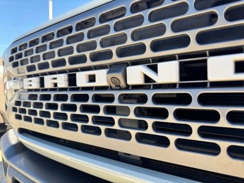 Used 2023 Ford Bronco Badlands image 36