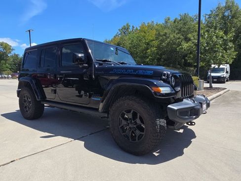Used 2021 Jeep Wrangler Unlimited Sahara w/ Cold Weather Group AWD/4WD image 3