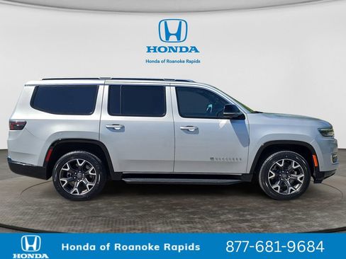 Used 2024 Jeep Wagoneer Series III AWD/4WD image 6