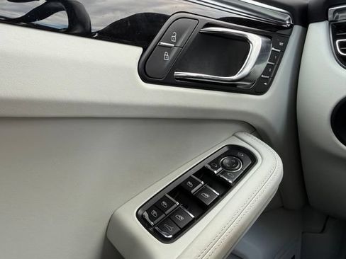 Used 2024 Porsche Macan S AWD/4WD image 25