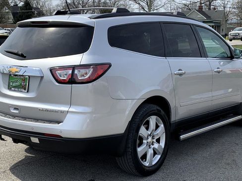 Used 2016 Chevrolet Traverse LT w/ Style and Technology Package image 5