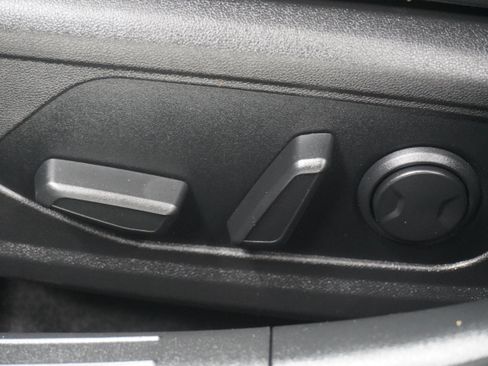 Used 2021 Hyundai Elantra Limited FWD image 12