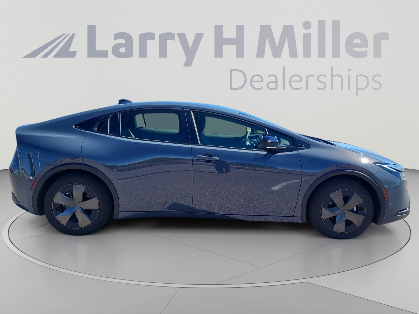 Used 2025 Toyota Prius LE FWD image 6