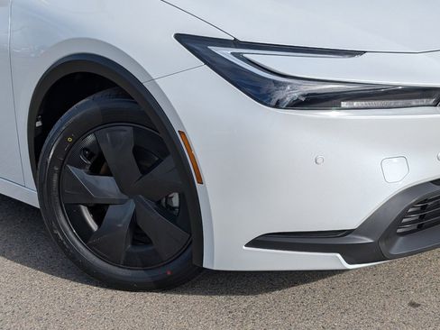 Used 2023 Toyota Prius LE image 10