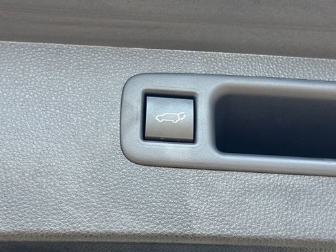 Used 2021 Toyota Highlander XLE image 7