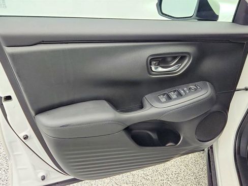 Used 2025 Honda HR-V LX image 10