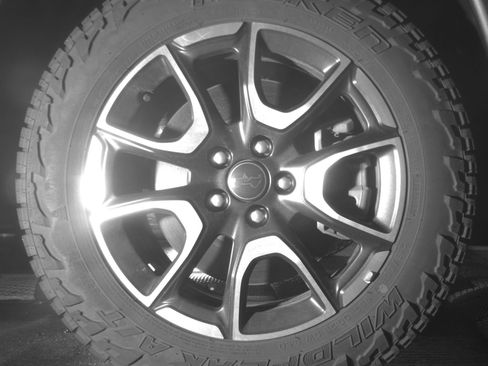 Used 2025 Jeep Compass Trailhawk image 13