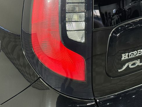Used 2018 Kia Soul FWD image 33