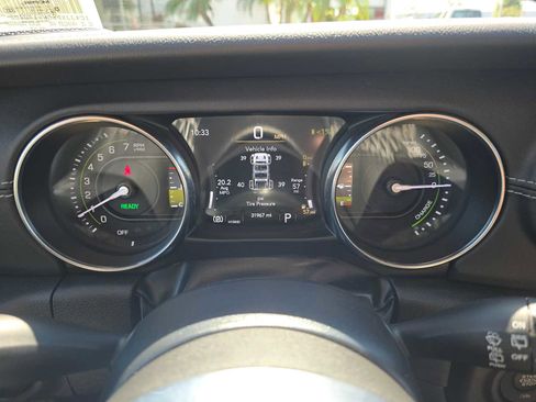 Used 2022 Jeep Wrangler Unlimited Sahara AWD/4WD image 25