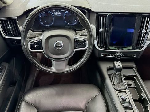 Used 2017 Volvo S90 T6 Momentum w/ Vision Package image 24