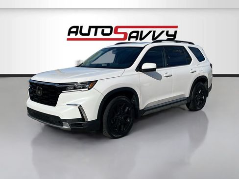 Used 2024 Honda Pilot Touring image 3