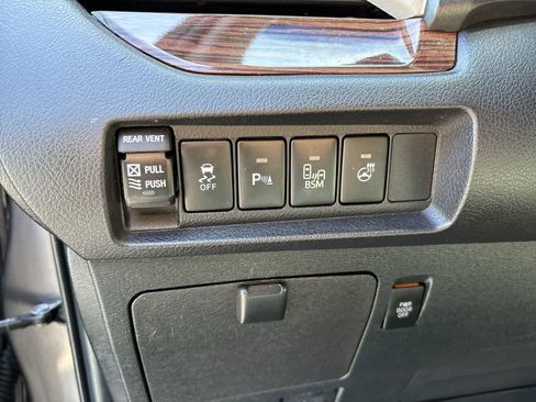 Used 2015 Toyota Sienna Limited AWD/4WD image 10