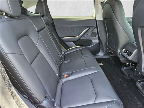Used 2025 Tesla Model Y Long Range RWD image 26